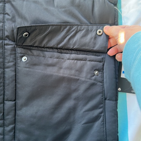 🍀🍀SALE🍀🍀 NWT Under Armour youth XL black puffer vest with hood - Picture 4 of 8
